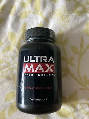Photo of a bottle with UltraMax Testo Enhancer capsules from a review by Heinrich from Berlin